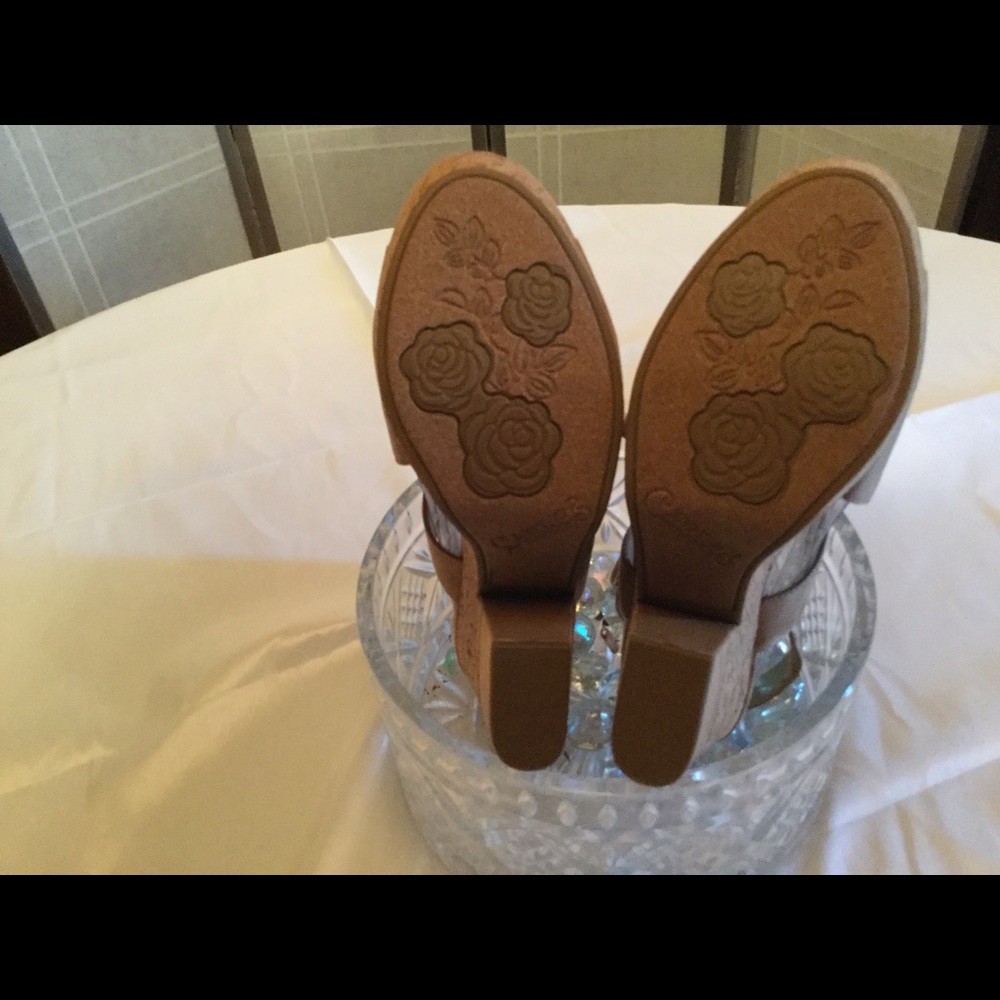 Shoes - Picture 2 of 2